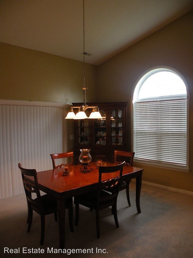 Building Photo - 3 br, 2 bath House - 110 Kenmore Ct