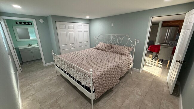 Foto del edificio - 6620 Grace Sweat Rd