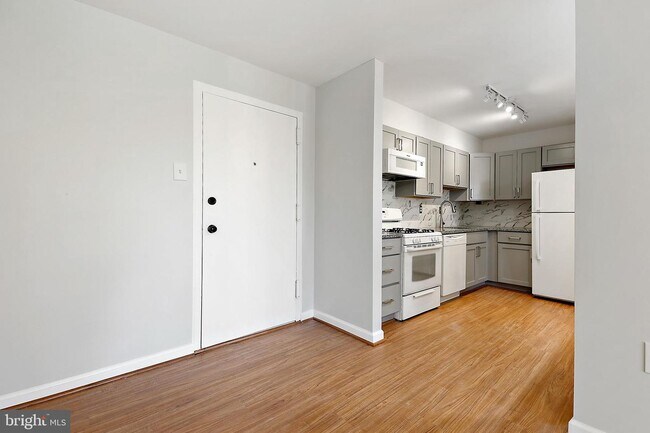 Building Photo - 211 Victor Pkwy