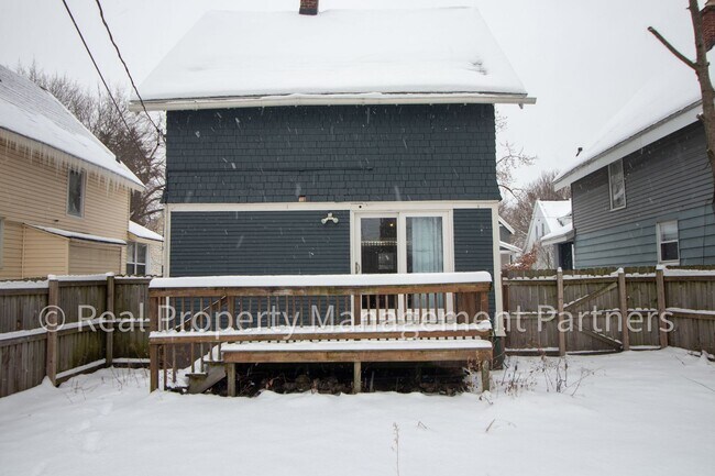 Foto del edificio - 3 Bedroom 1 Bath Home in Midtown GR – Fully Fenced Yard