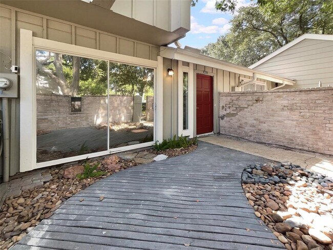 Foto del edificio - 6823 Greenway Chase St