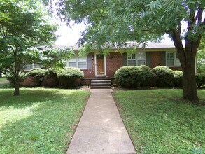 Building Photo - 1514 NE Wellman Ave