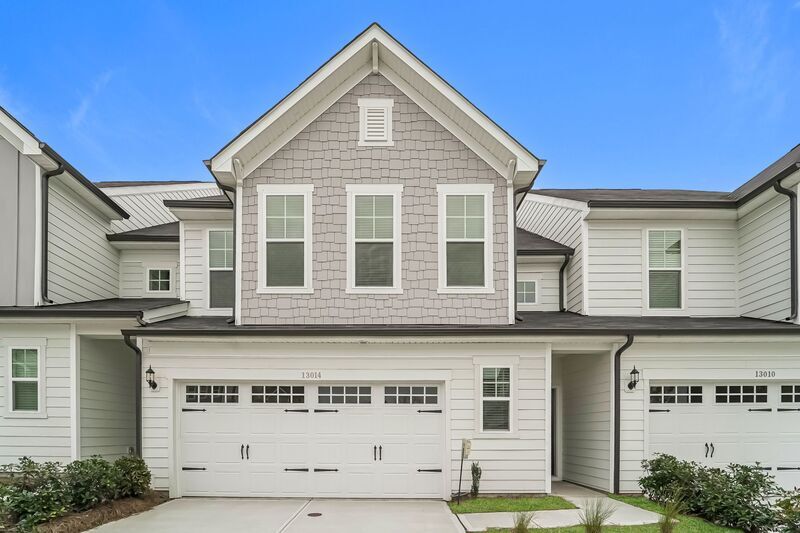 Foto principal - 13014 Rover St