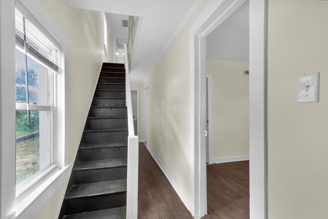 Building Photo - 617 1st Ave