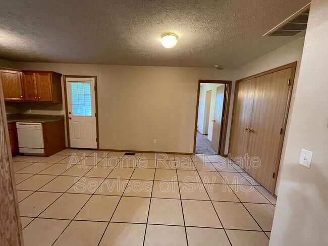 Building Photo - 4305 W La Siesta St