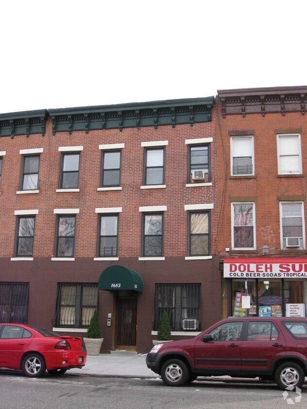 Foto del edificio - 1681-1685 Eighth Ave