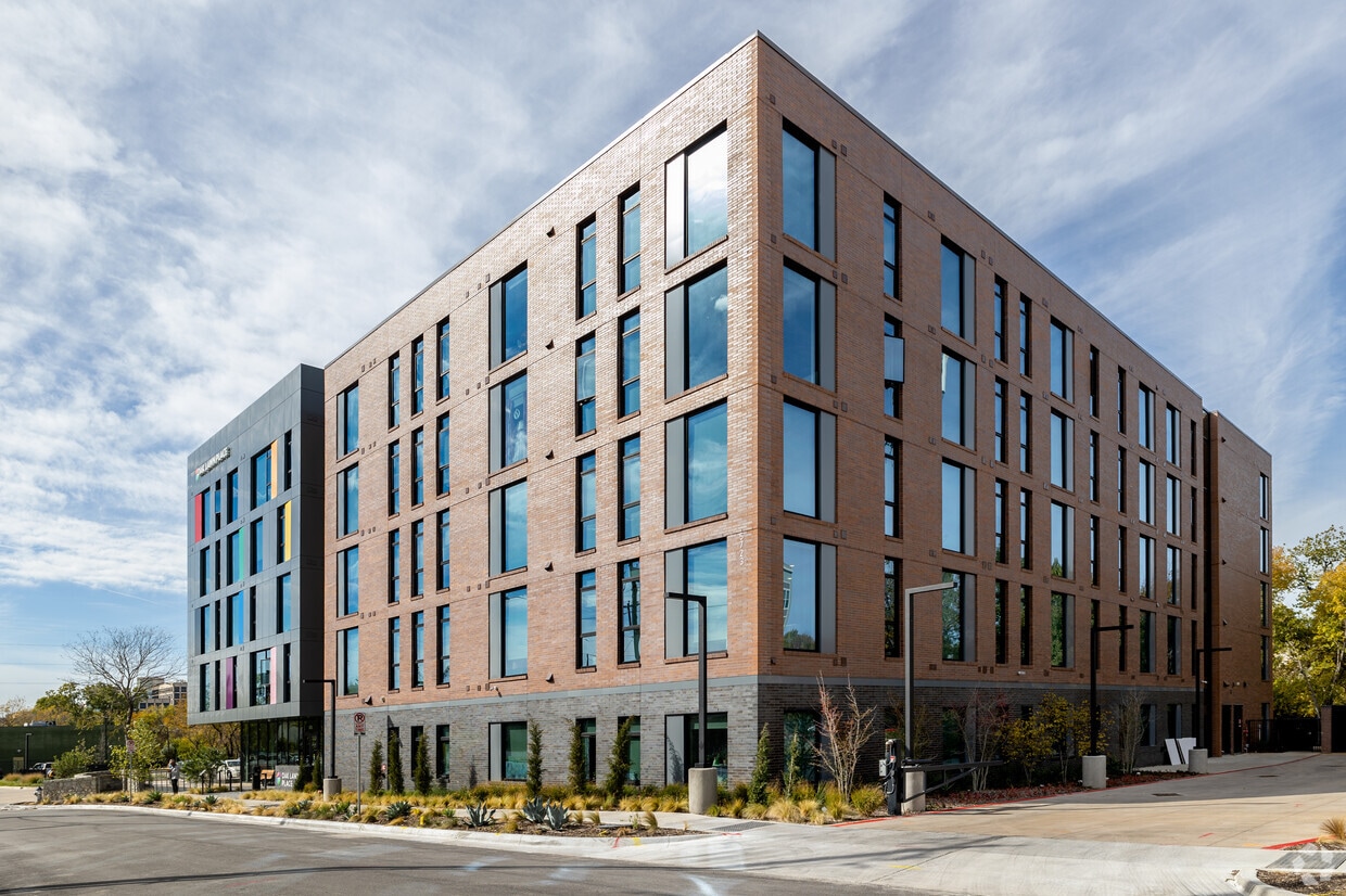Additional view - Oak Lawn Place