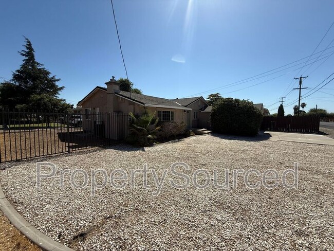 Building Photo - 524 E Krell Ln