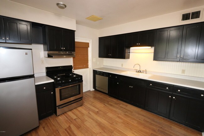 Building Photo - 2710 E Glenrosa Ave