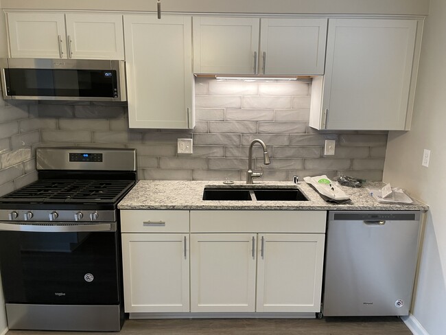 Foto del edificio - 11090 W Forest Home Ave