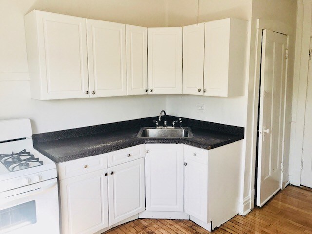 Foto principal - 4420 N St Louis Ave