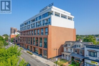 Building Photo - 2720 Dundas St W