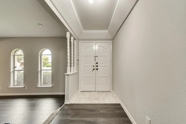 Building Photo - 5806 Everglade Rd