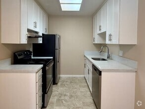 Building Photo - 495 Firloch Ave