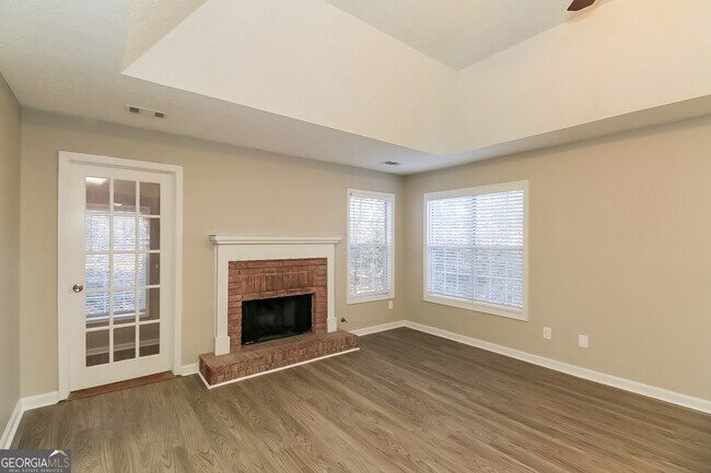 Building Photo - 340 Sharon Dr