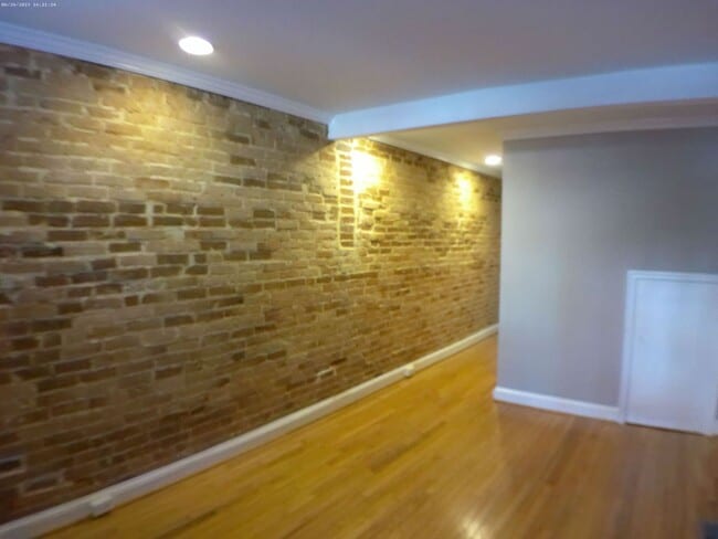 Building Photo - 912 S Potomac St