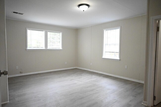 Building Photo - 148 Willow Ln