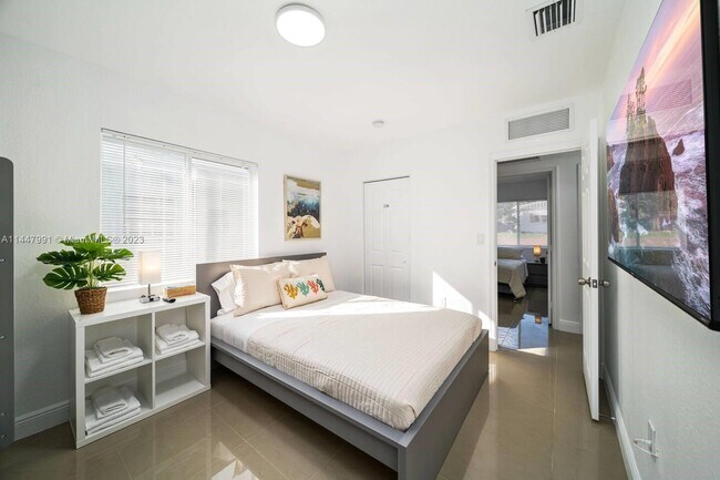Foto del edificio - 1250 NE 110th St