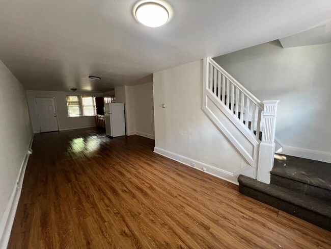 Building Photo - 563 Lamberton St