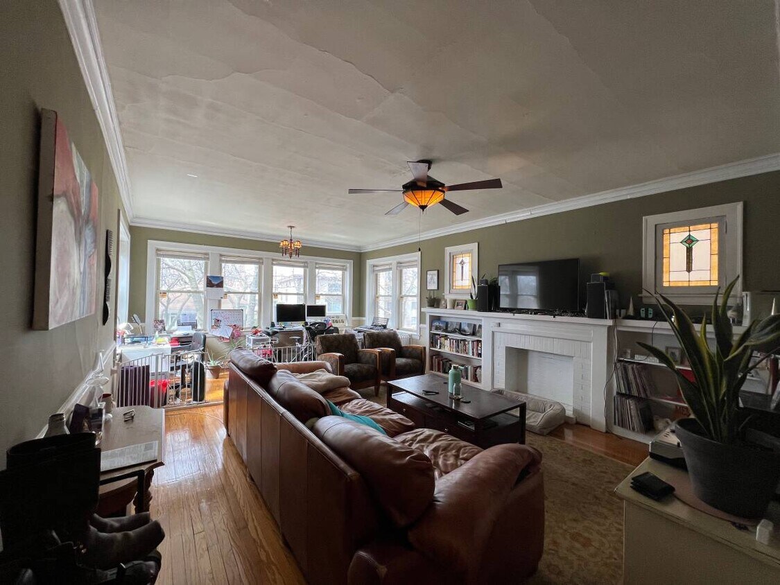Foto principal - 7065 N Ridge Blvd