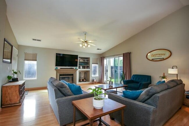 Building Photo - Spacious 3 Bedroom in Citrus Heights