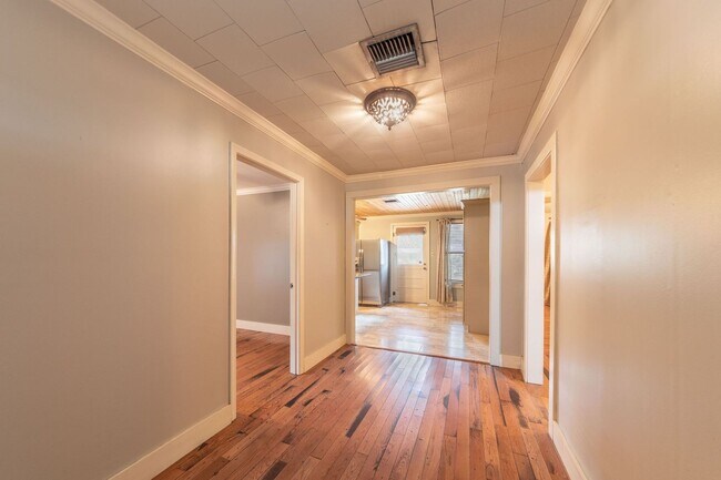 Foto del edificio - Charming 3 bed, 1 bath house!