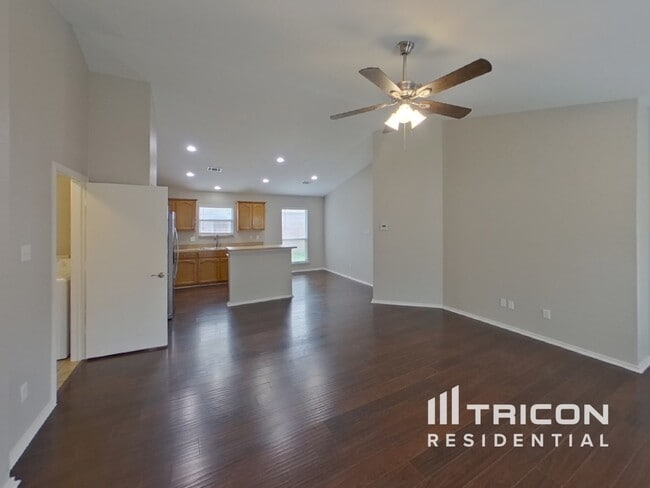 Building Photo - 1145 Boxwood Dr