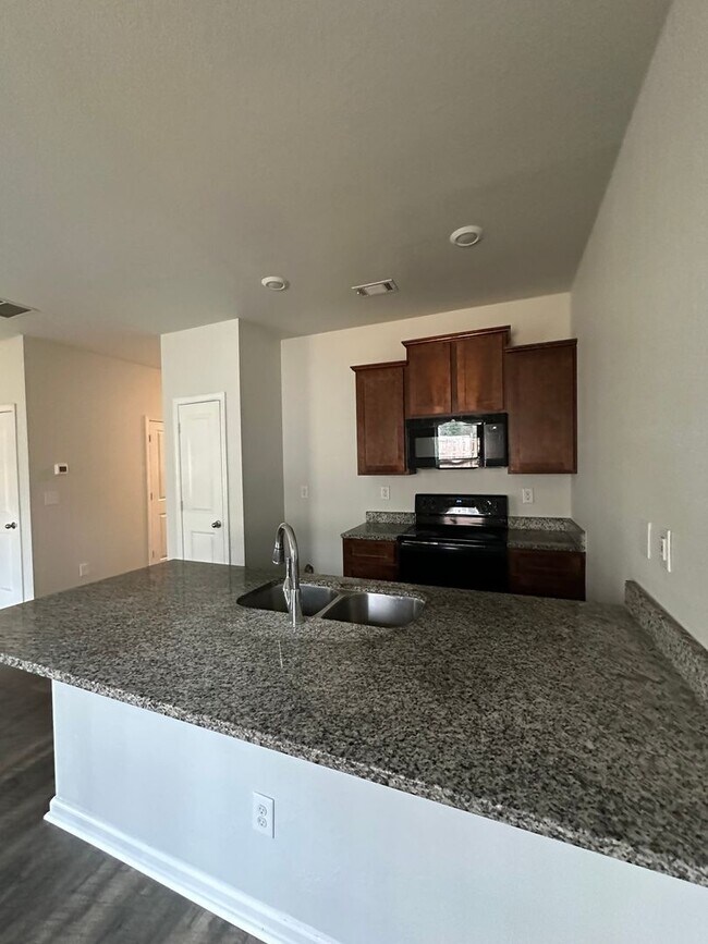 Foto del edificio - 1112 Highwood Ln