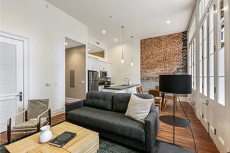 Building Photo - 822 Perdido St