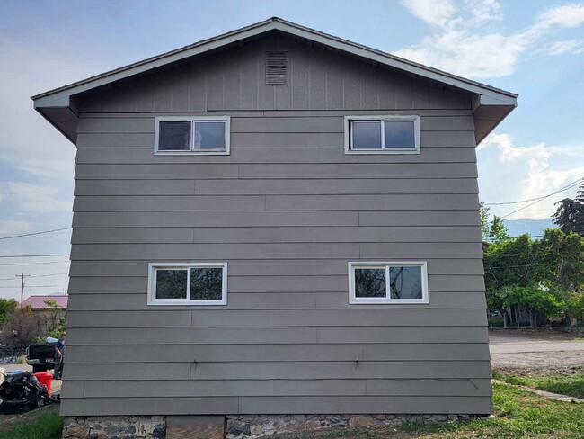 Building Photo - 403 Neyman St
