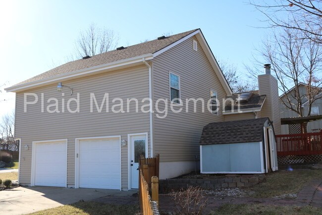 Building Photo - Finished basement and fenced backyard