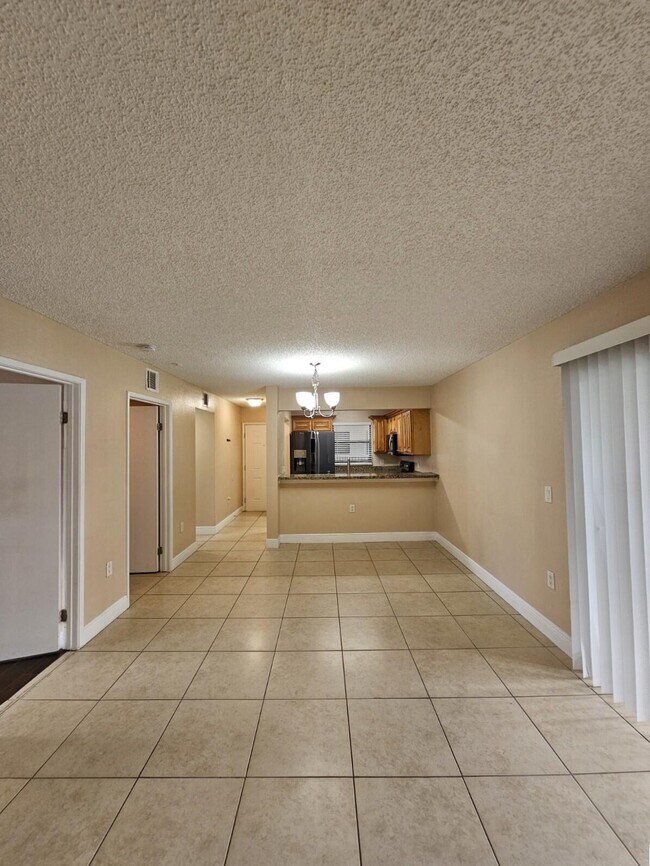 Building Photo - 1543 Lake Crystal Dr