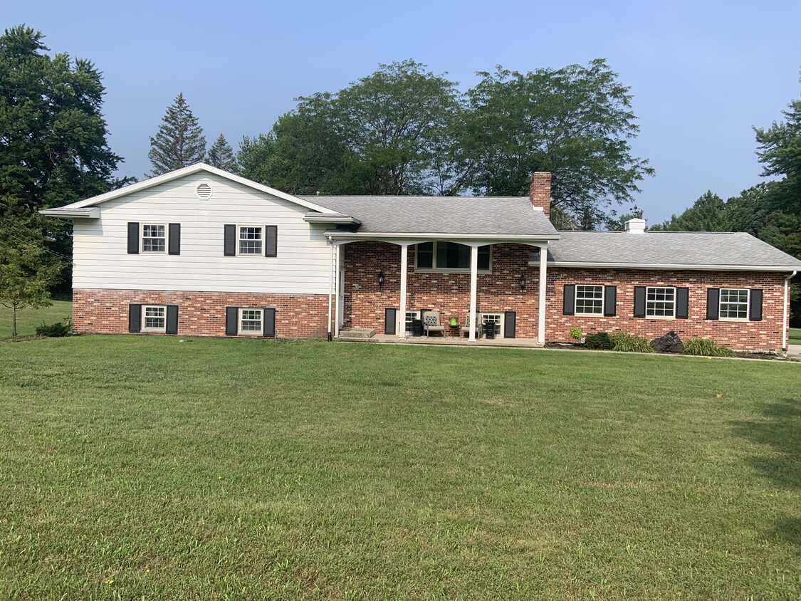 Foto principal - 101 Hawthorne Dr