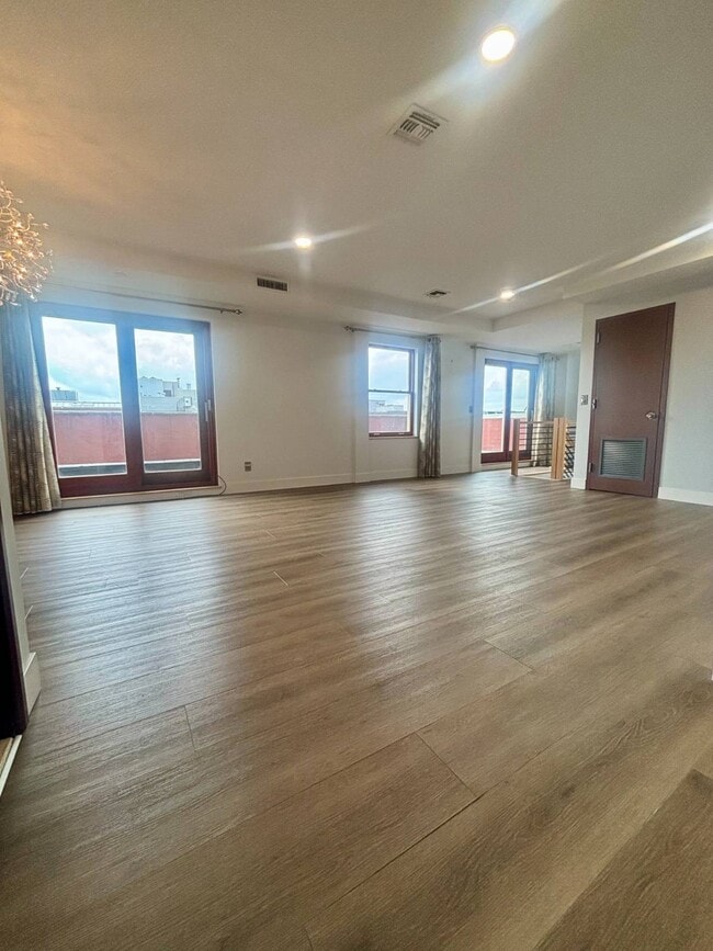 Building Photo - 2381 Ocean Ave