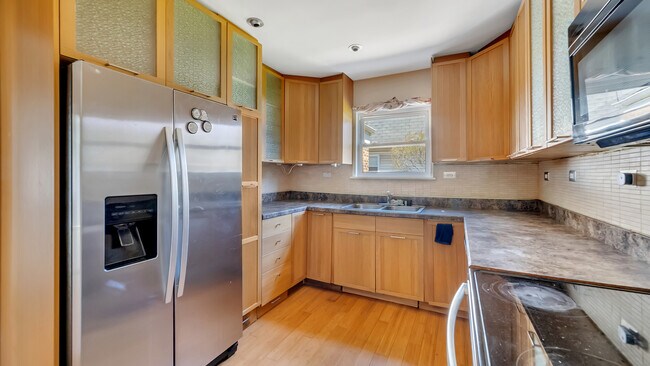 Foto del edificio - 10215 Kildare Ave