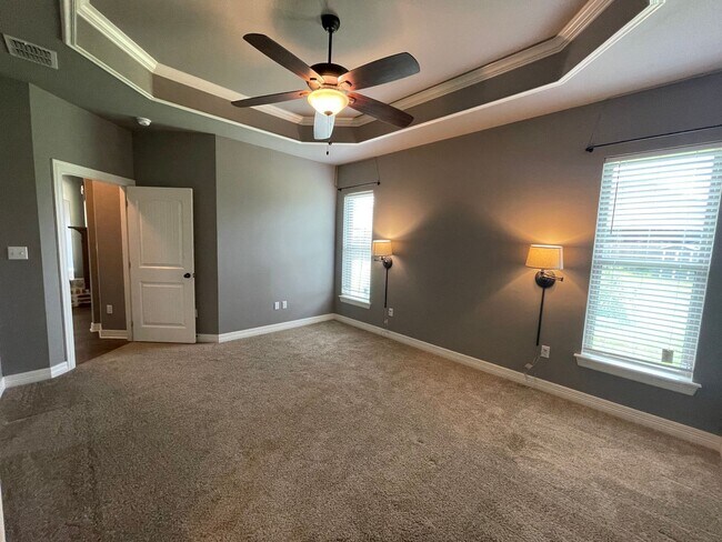 Foto del edificio - Stunning 4-Bedroom 3-Bath Home for Lease i...