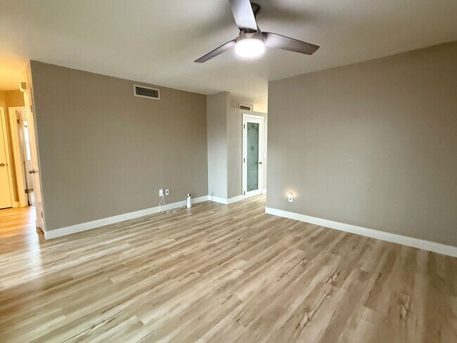 Foto del edificio - 1902 E Sandra Terrace