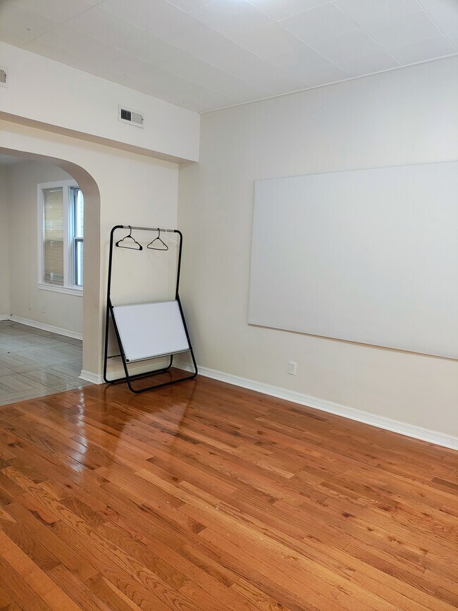 Foto del edificio - 1648 W 21st St