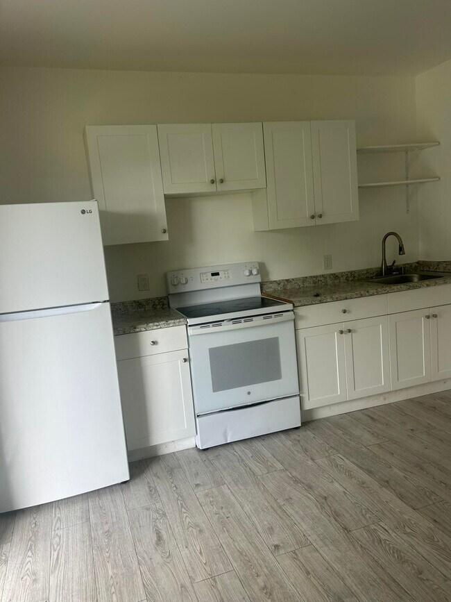 Foto del edificio - 3890 Lakewood Rd