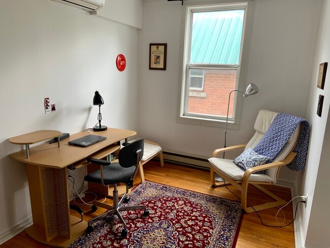 Den - 129 Waverley St