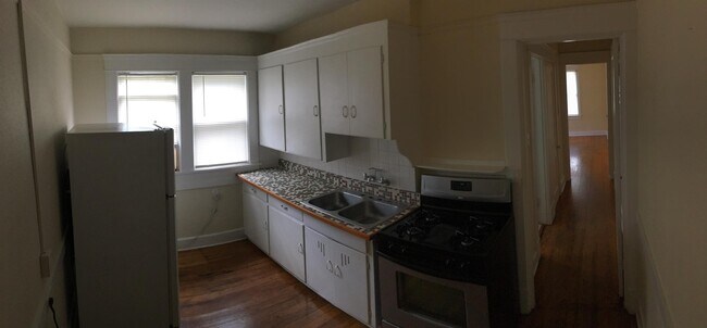 Building Photo - 638 3rd Ave S