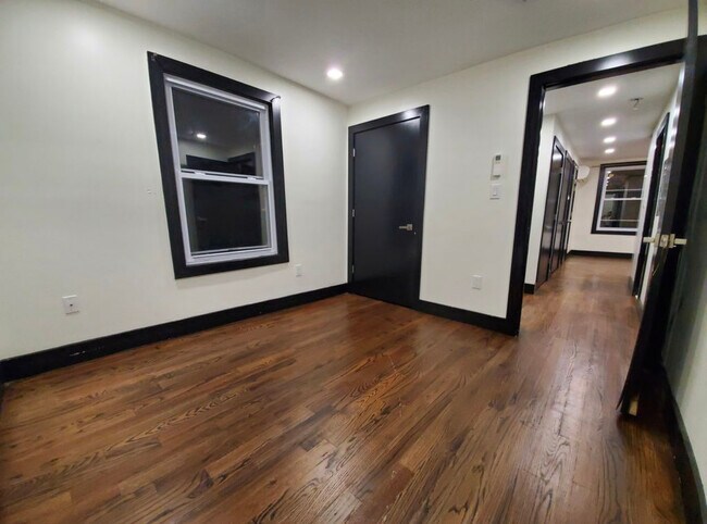 Unit 3 - 77 Vroom St