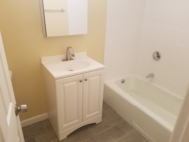 Building Photo - 148 Overland Rd