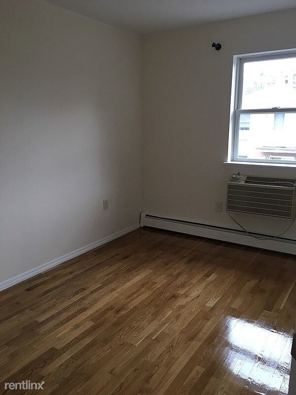 Foto del edificio - 3 br, 2 bath Apartment - 2310 Stuart Street 3