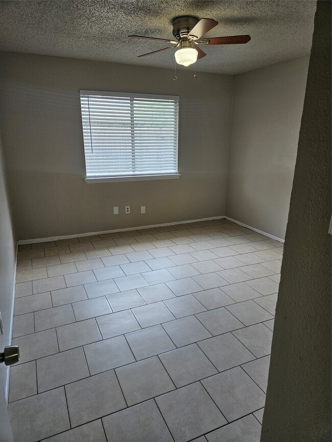 Building Photo - 10111 Wild Hollow Ln