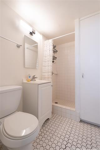 Building Photo - 2421 Ala Wai Blvd