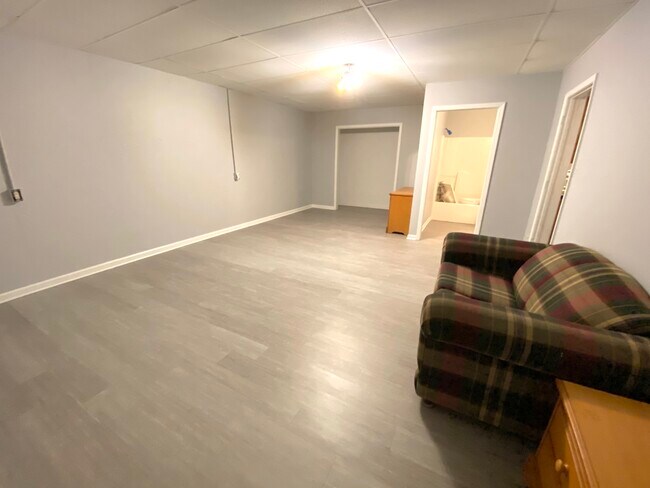 Building Photo - 2072 Livingston Hwy