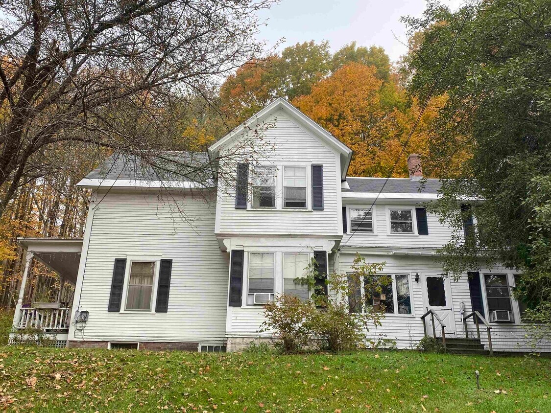 31 Messenger St Unit B, Lebanon, NH 03766 Apartment for Rent in