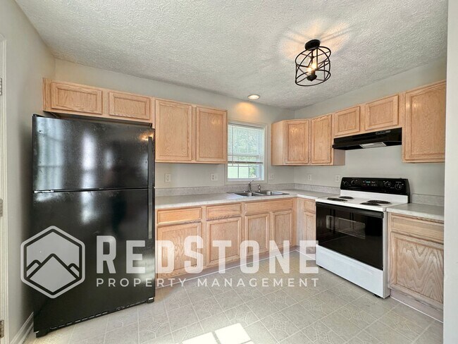 Building Photo - 2 Bedroom  1 Bath - Duplex