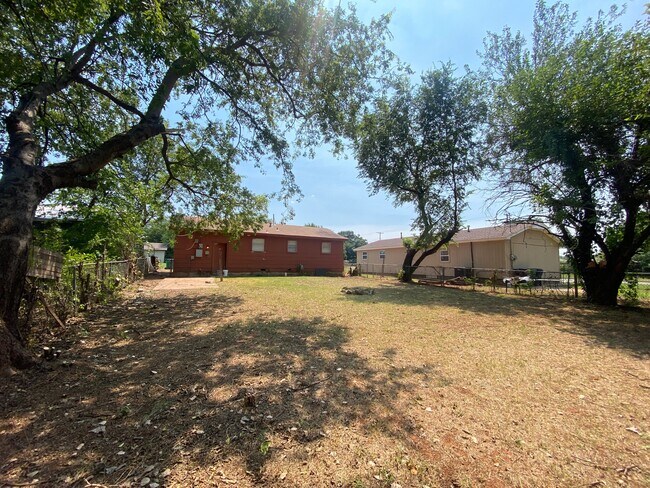 Foto del edificio - 6617 S Phillips Ave